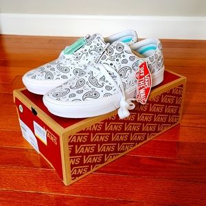 NIB Van's Comfycush Era Paisley sneakers